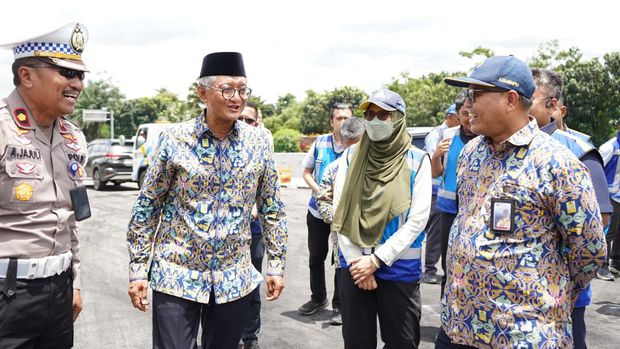 Menteri Pekerjaan Umum (PU) Dody Hanggodo melakukan peninjauan langsung kondisi Gerbang Tol Ciawi 2. (Dok. Jasa Marga)