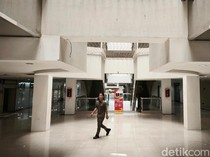 Mirisnya Kondisi Pasar Baru Square yang Kian Sepi