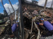 Ini Bangkai Mobil yang Terlibat Kecelakaan Beruntun di Tol Ciawi