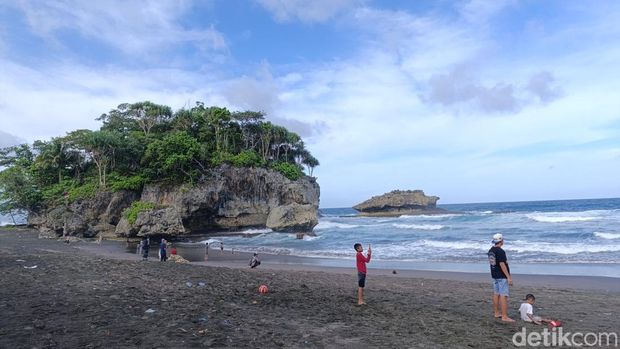 Pantai Madasari. Pantai Madasari.
