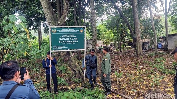 Papan peringatan yang dicopot oknum di Sukawayana