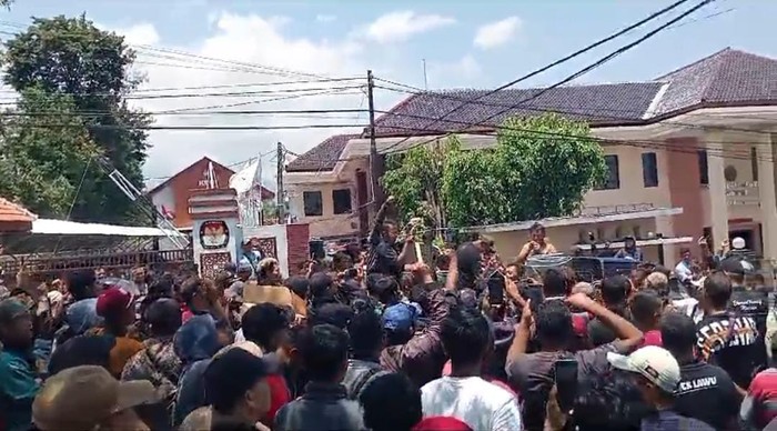 Para pedagang sayur di Magetan Bela Marno yang digugat ke PN setempat