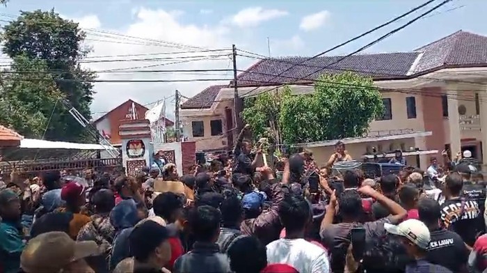 Para pedagang sayur di Magetan Bela Marno yang digugat ke PN setempat