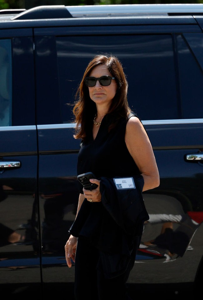 Setelah cerai dari Melinda, miliuner berusia 69 tahun telah beberapa kali terlihat bersama Paula Hurd, mantan CEO Oracle, Mark Hurd. Namun, baru pekan ini, Bill Gates secara terbuka membahas kehidupan asmaranya saat diwawancara di acara The Today Show. Dia menyebut Paula sebagai pacarnya. Foto: Getty Images/Kevork Djansezian