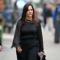 Dalam wawancara dengan The Today Show, Bill juga membahas memoar barunya yang berjudul Source Code: My Beginning. Pada bagian ucapan terimakasih di buku barunya itu, Bill Gates tak lupa menyebut nama Paula. Dia menyebut wanita 62 tahun itu termasuk salah satu orang yang menjadi pembaca awal buku memoarnya. Foto: GC Images/James Devaney