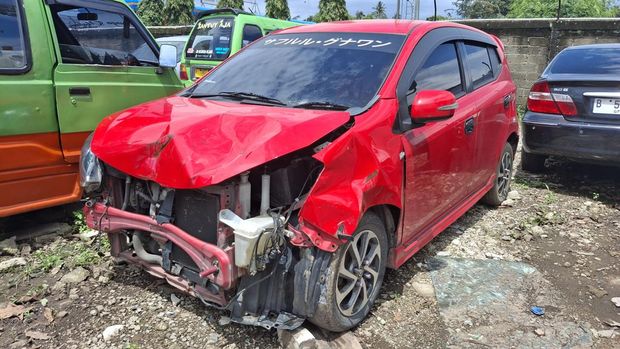 Penampakan truk-mobil rusak akibat kecelakaan maut di GT Ciawi