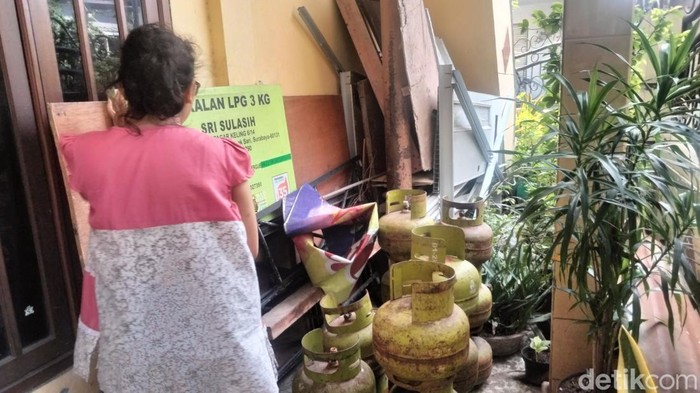 Pangkalan elpiji milik Sri di Jalan Pacar Keling Surabaya yang jadi sasaran maling 2 kali