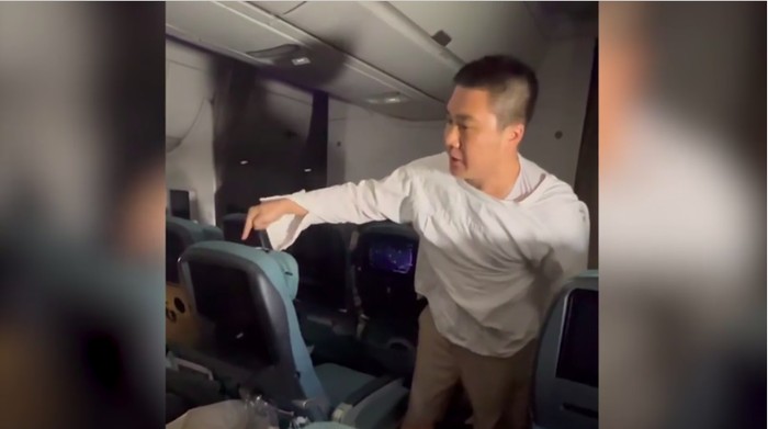 Penumpang berkelahi di penerbangan Cathay Pacific