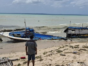 Banjir Rob Hancurkan 10 Kapal Nelayan di Kupang