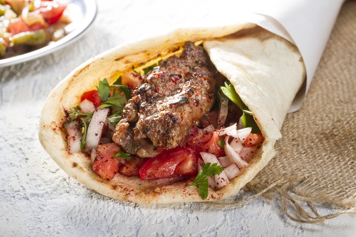 Sering Dianggap Sama, Kebab dan Shawarma Punya 5 Perbedaan Ini