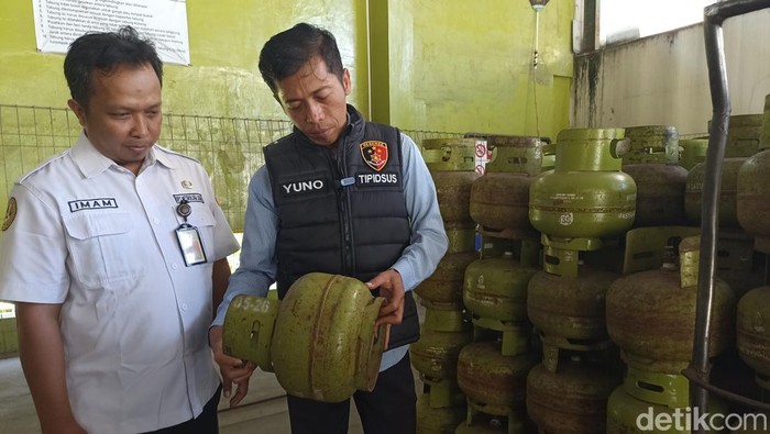 Petugas sidak pengecer elpiji 3 kg