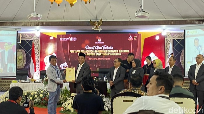 Penetapan Gubernur-Wakil Gubernur Jawa Tengah Terpilih di KPU Jateng, Kelurahan Bendungan, Kecamatan Gajahmungkur, Kota Semarang, Rabu (5/2/2025).