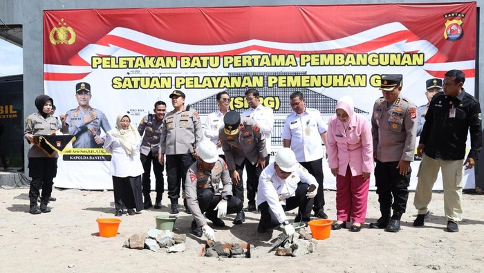 Polda Banten melakukan groundbreaking atau peletakan batu pertama pembangunan dapur pelayanan pemenuhan gizi.