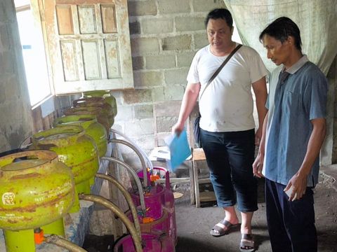 Polda Jateng membongkar aksi pengoplosan LPG 3 kg ke tabung nonsubsidi 12 kg di Desa Kentengrejo, Purwodadi, Purworejo. Diunggah Rabu (5/2/2025).