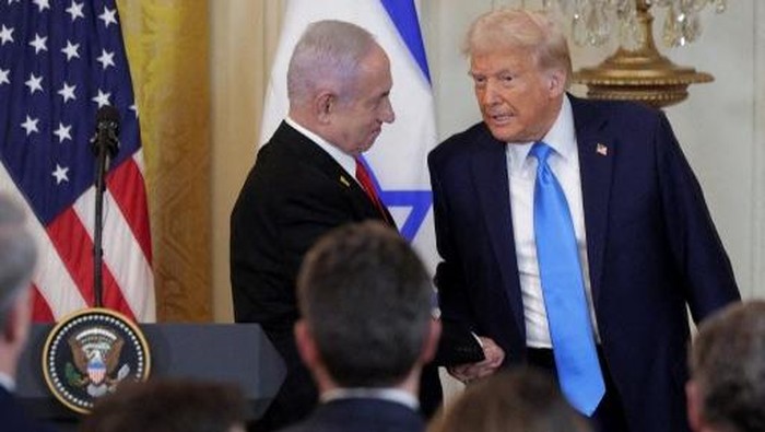 US President Donald Trump (R) and Israels Prime Minister Benjamin Netanyahu hold a press conference in the East Room of the White House in Washington, DC, on February 4, 2025. (Photo by Jim WATSON / AFP)