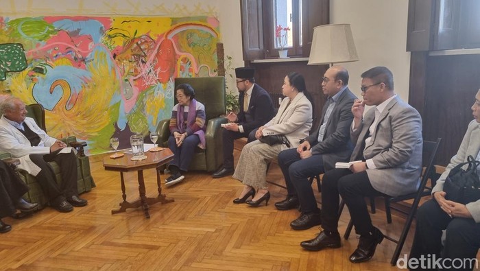 Presiden ke-5 RI Megawati Soekarnoputri bertemu Presiden Global Scholas Occurrentes Jose Maria del Corral di Vatikan, Selasa (4/2/2025).