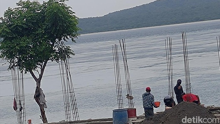 Proyek pembangunan tambak di Kalipuro Banyuwangi