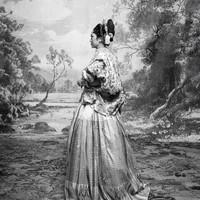 Tamara tampil dengan baju Bodo yang dipadukan dengan kain songket Makassar. Foto: Instagram/@theleonardi