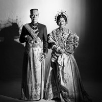 Berbeda dari akad nikah yang mengusung adat Palembang, untuk acara resepsi Rasyid Rajasa dan cucu Jusuf Kalla, Tamara Kalla, memilih mengusung adat Bugis. Adat Bugis sendiri dipilih karena sesuai dengan garis keturunan keluarga Tamara Kalla. Foto: Instagram/@theleonardi