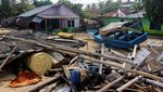 Rumah dan Tanggul Rusak Diterjang Banjir Rob di Kupang