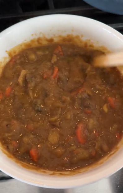 Sedih! Wanita Ini Makan Kari Buatan Suaminya yang Meninggal Dua Tahun Lalu