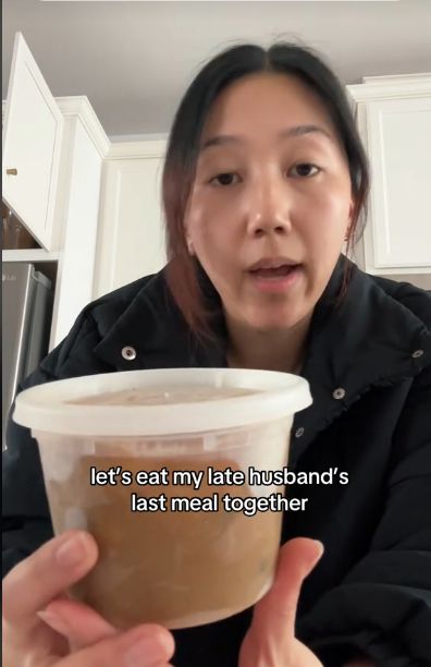 Sedih! Wanita Ini Makan Kari Buatan Suaminya yang Meninggal Dua Tahun Lalu