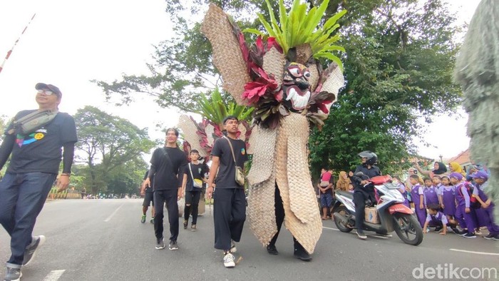 Seni Helaran Raja Bele