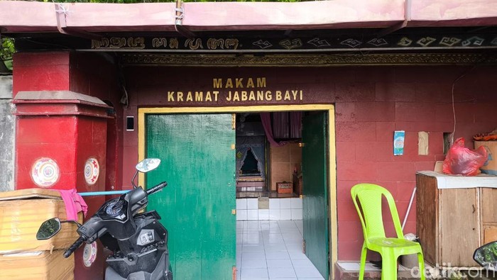 Situs Makam Keramat Cabang Bayi Cirebon