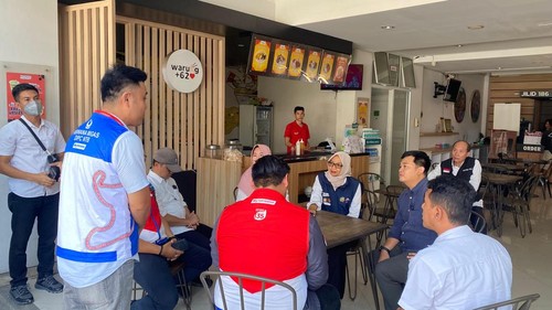 Tim gabungan dari Dinas Perdagangan NTB, Dinas ESDM NTB, kepolisian, Pertamina Patra Niaga, dan Hiswana Migas melakukan sidak penggunaan gas LPG 3 kg di Mataram, Rabu (5/2/2025). (Dok. Dinas Perdagangan NTB)