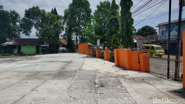 Tugu Nggusu Waru yang dibangun Pemkab Dompu habiskan anggaran Rp 2,3 miliar, Rabu (5/2/2025). (Faruk)