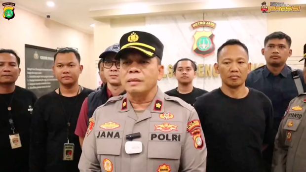 Video seorang pengendara motor mengamuk di Cengkareng, Jakbar viral di medsos. Pemotor itu memecahkan kaca mobil lalu pergi dari lokasi. (dok Polres Jakbar)