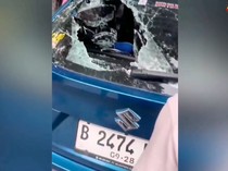 Video: Viral Pemotor Lawan Arah dan Pecahkan Kaca Mobil di Cengkareng