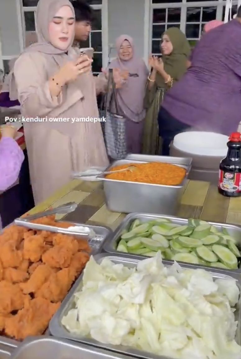 Viral! Menu Ayam Gepuk di Pesta Nikah Ini Jadi Incaran Tamu
