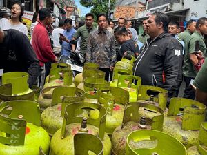 Gibran Cek Pangkalan Gas 3 Kg di Menteng: Bu, Kalau Ada Apa-apa Kabarin