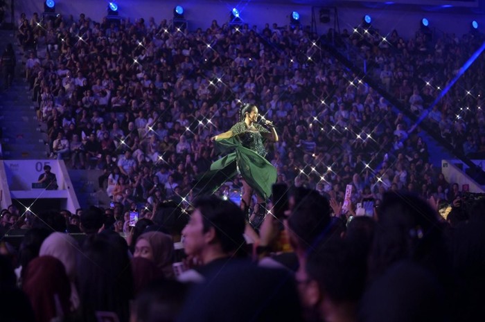 Konser Bingah Yura Yunita sukses digelar dengan menawarkan pengalaman inklusif dan pertunjukan yang menyentuh hati.
