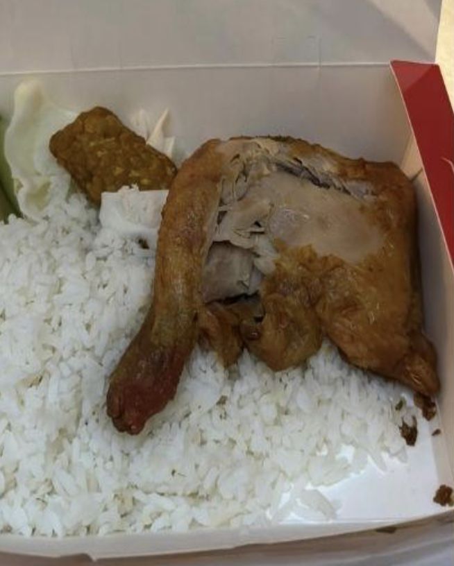 Zonk! Pesan Ayam Penyet Online, Kulitnya Seperti Sudah Dimakan
