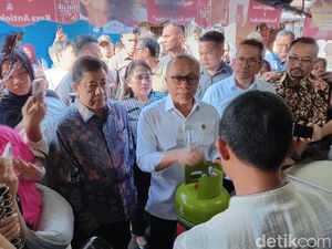 Zulhas Bareng Mendag & Bos Pertamina Cek Gas 3 Kg dan Bapok di Pasar Klender