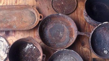 Peralatan ibunya menjadi kinclong lagi. Foto: Goat-Devil via Bored Panda