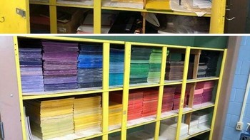 Guru yang baru pindah dan langsung membersihkan tumpukan berkas dalam satu warna. Jadi rapi. Foto: smolgurl93 via Bored Panda
