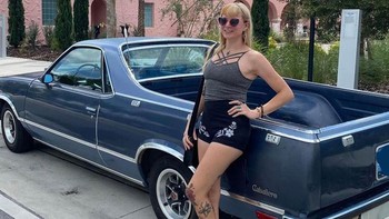 Temannya tante perempuan ini menghadiahkan gadis ini mobil mendiang ayahnya. Before-After. Foto: Whooscw via Bored Panda