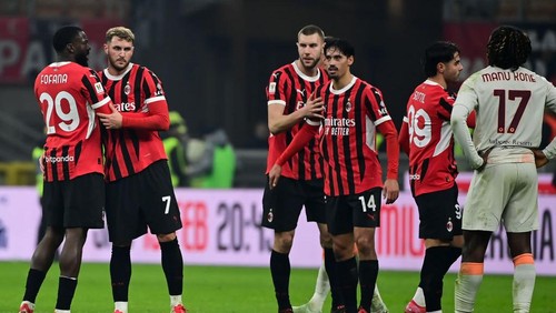 MILAN, ITALY - FEBRUARY 5: Joao Félix of AC Milan and Santiago Gimenez of AC Milan react at the end of the Italian Coppa Italia football match AC Milan vs AS Roma at San Siro Stadium in Milan, Italy on February 5, 2025 (Photo by Piero Cruciatti/Anadolu via Getty Images)