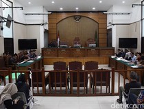 Video: Momen Tim Hasto Serahkan 41 Bukti di Sidang Praperadilan