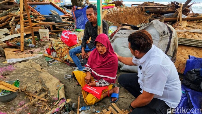 Anggota DPRD Sukabumi datangi lokasi penggusuran