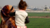 Dilansir CNN, Kamis (6/2/2025), pesawat C-17 milik militer AS itu membawa migran terutama dari negara bagian Gujarat, Maharashtra dan Punjab di India. Pejabat Punjab mengatakan pesawat itu mendarat pada Rabu (5/2) sore waktu setempat di kota barat laut Amritsar.  