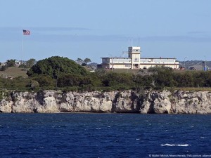 AS Mulai Terbangkan Imigran Ilegal ke Kamp Guantanamo