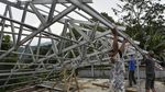 Atap Rumah Rusak-Pohon Tumbang Diterjang Angin Kencang di Ciamis