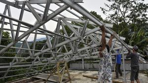 Atap Rumah Rusak-Pohon Tumbang Diterjang Angin Kencang di Ciamis