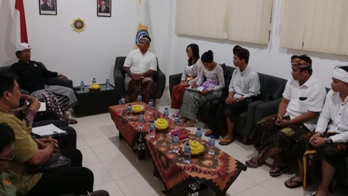 Atlas Super Club Bali saat mendatangi kantor Parisada Hindu Dharma Indonesia (PHDI) Provinsi Bali, Rabu (5/2/2025).