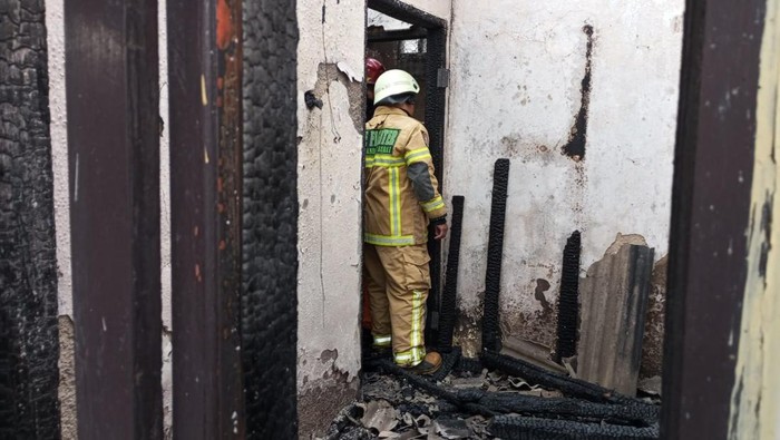 Bangunan Kios Bensin Eceran di Ngamprah Terbakar
