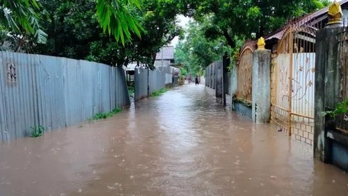 Banjir di Kelurahan Penaraga, Kecamatan Raba, Kota Bima, NTB pada Kamis, (6/2/2025) sore.